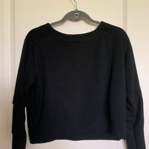 F21 BLACK CROPPED SWEATER